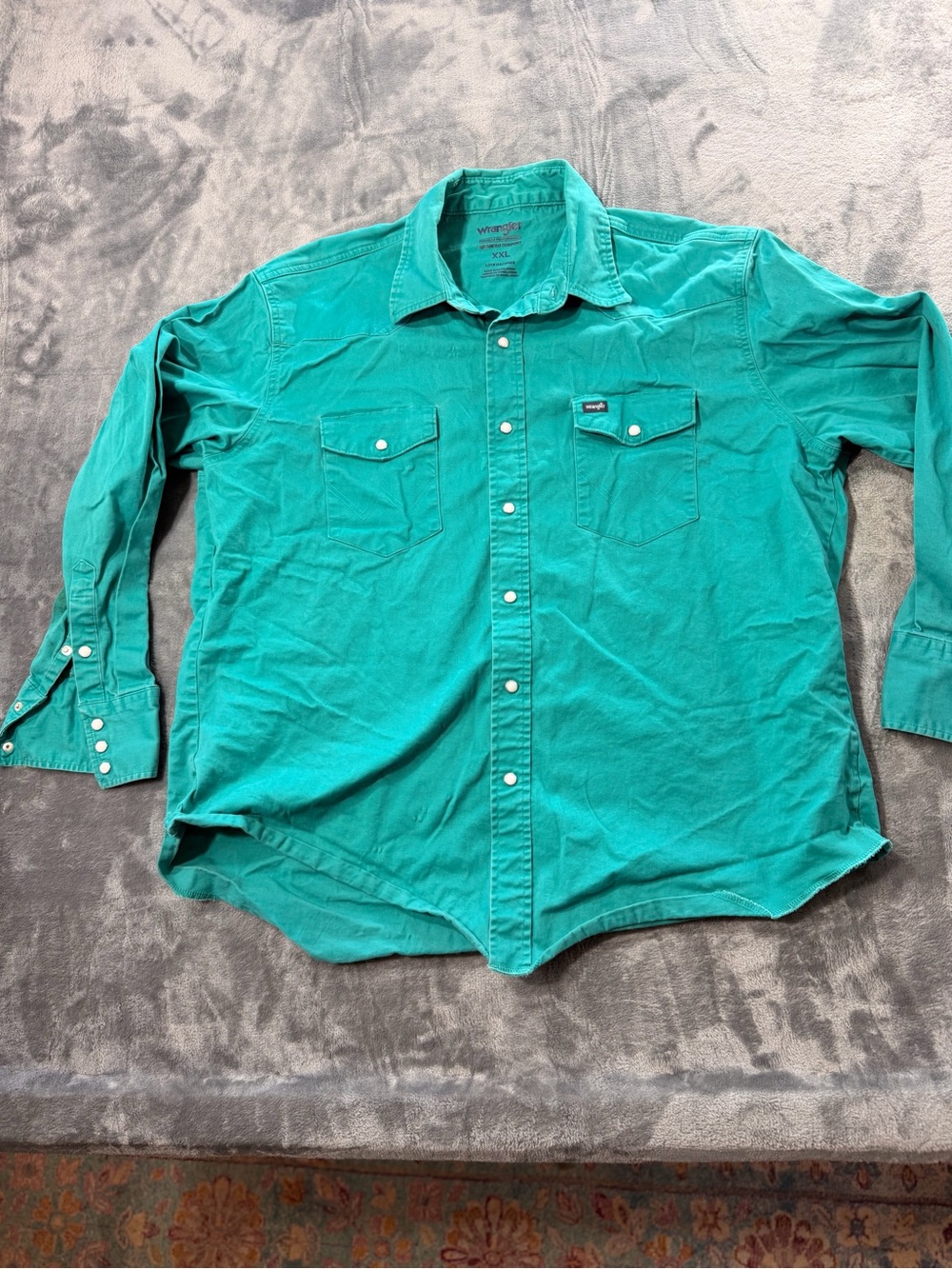 Wrangler Teal White snap-down front and cuff Western work shirt.